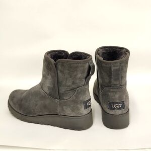 Ugg Women's Classic Mini 2 size 6